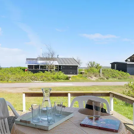 Front In With Wifi Holiday home