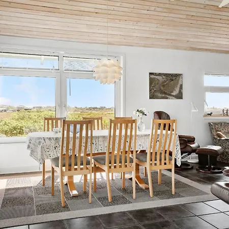 Holiday home Front In With Wifi *